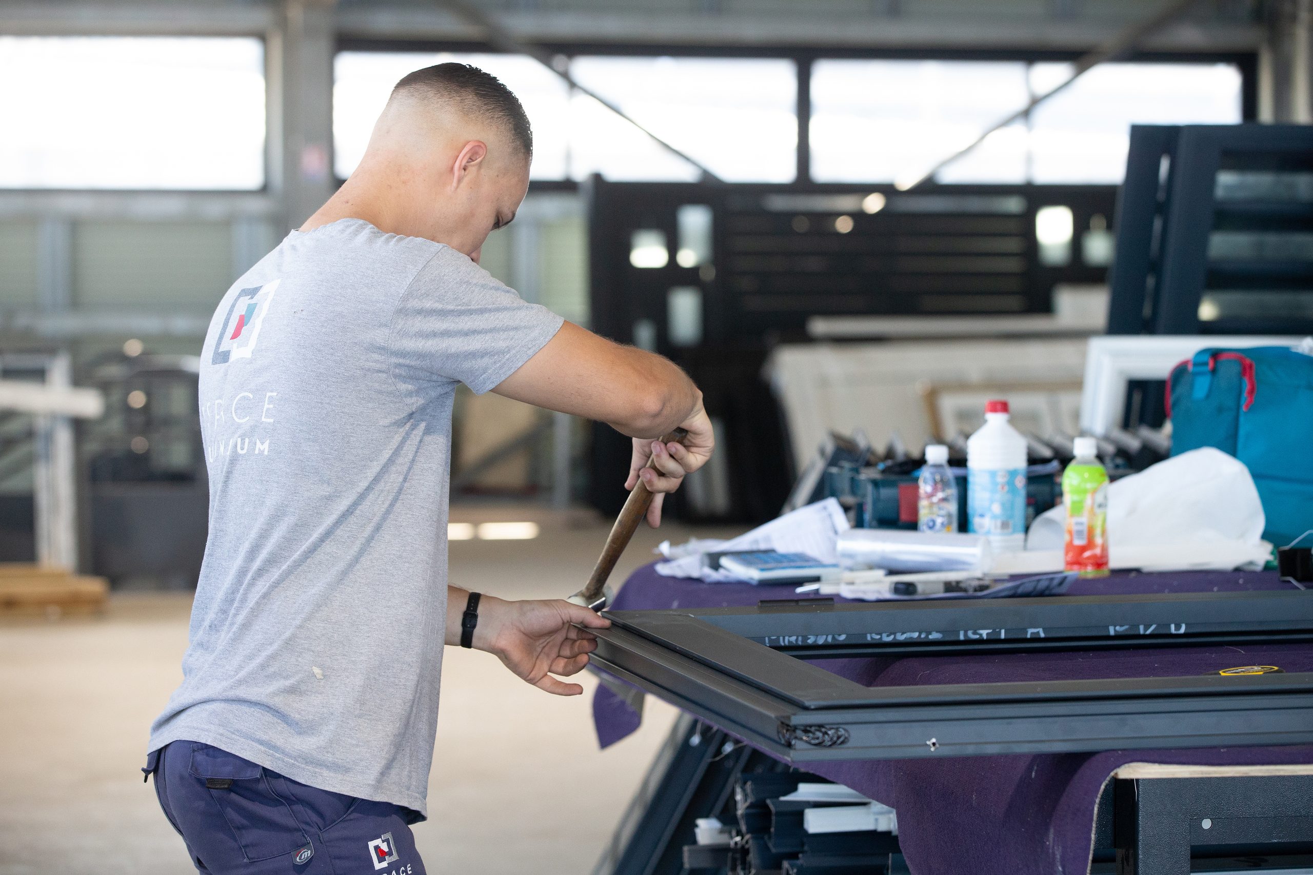 Fabrication d'une menuiserie aluminium